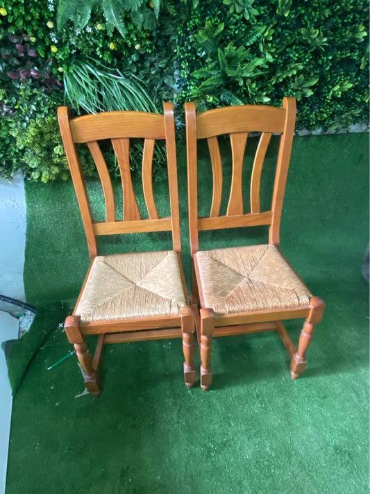 2 sillas madera clásicas y anea natural