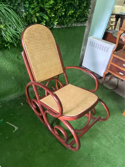 Mecedora Antigua de Madera y Mimbre | Artesanía Clásica | Muy Buen Estado